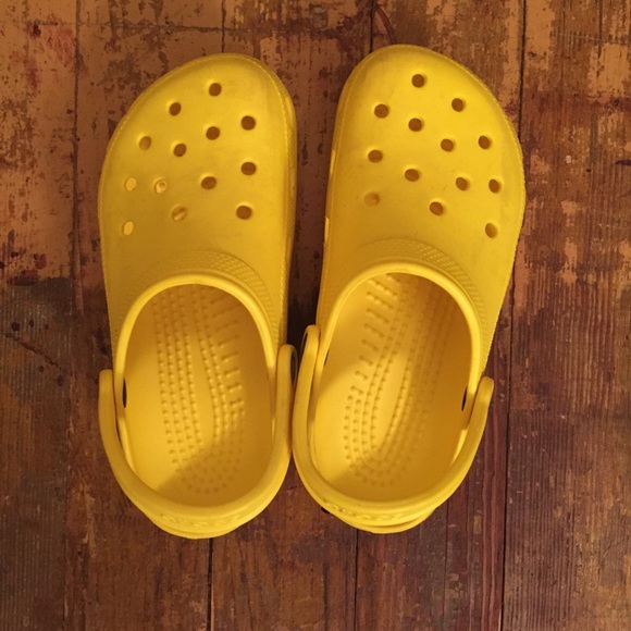 yellow crocs size 5
